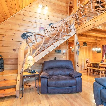 Moonshine Ridge Cabin With Hot Tub And Fire Pit Пиджен Фордж Екстериор снимка