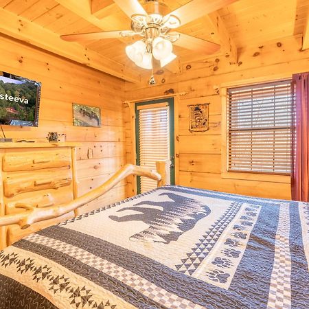 Moonshine Ridge Cabin With Hot Tub And Fire Pit Пиджен Фордж Екстериор снимка