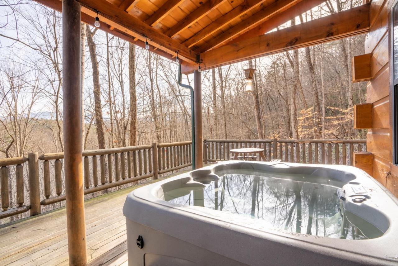 Moonshine Ridge Cabin With Hot Tub And Fire Pit Пиджен Фордж Екстериор снимка