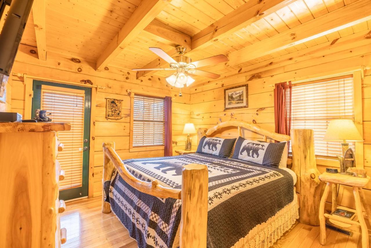 Moonshine Ridge Cabin With Hot Tub And Fire Pit Пиджен Фордж Екстериор снимка