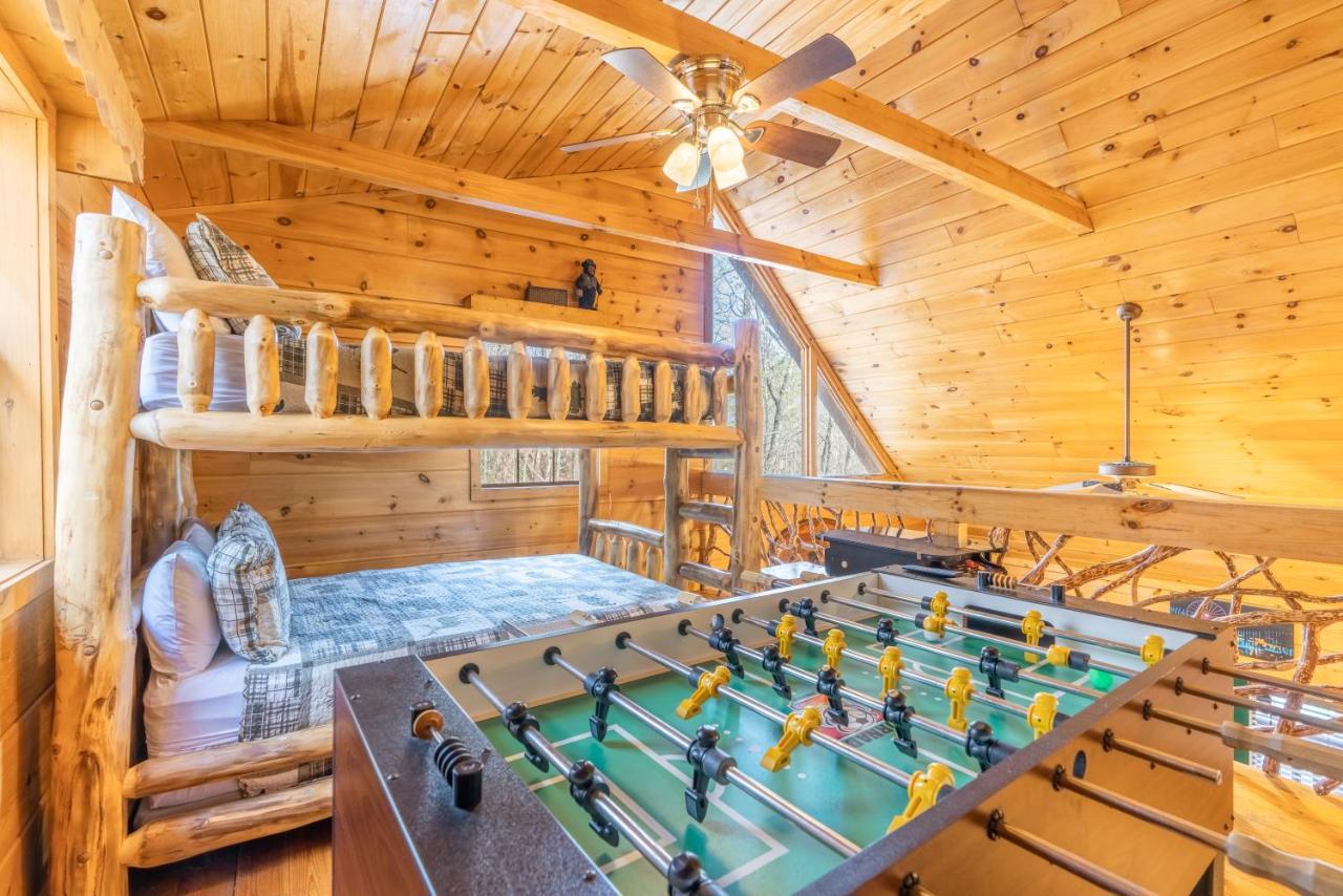 Moonshine Ridge Cabin With Hot Tub And Fire Pit Пиджен Фордж Екстериор снимка
