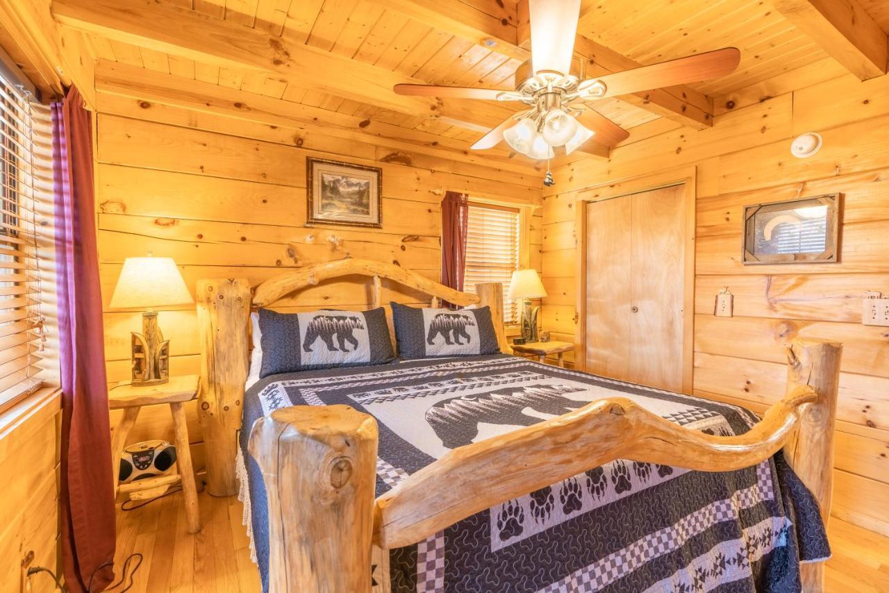Moonshine Ridge Cabin With Hot Tub And Fire Pit Пиджен Фордж Екстериор снимка
