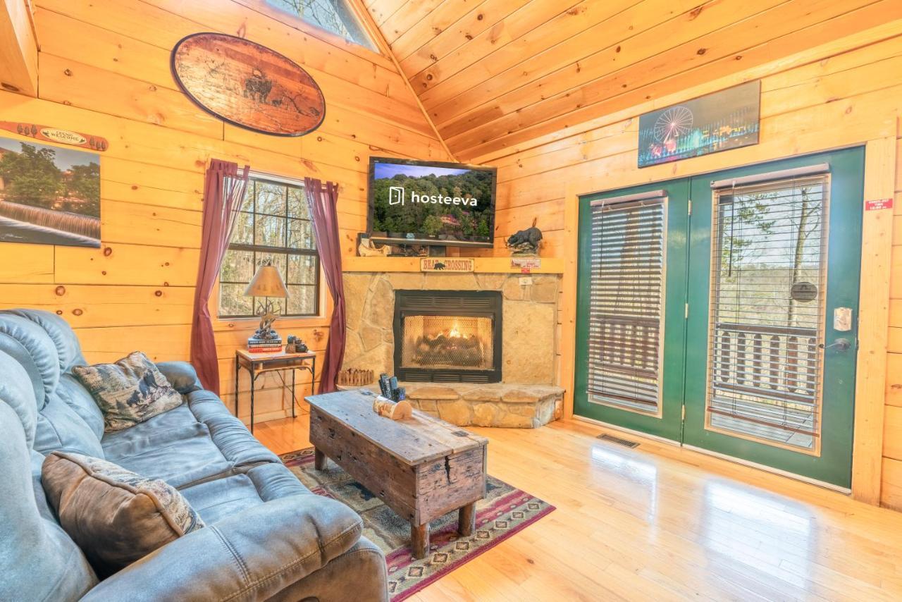Moonshine Ridge Cabin With Hot Tub And Fire Pit Пиджен Фордж Екстериор снимка