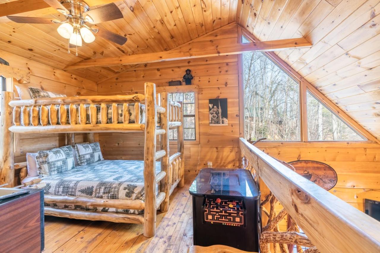 Moonshine Ridge Cabin With Hot Tub And Fire Pit Пиджен Фордж Екстериор снимка