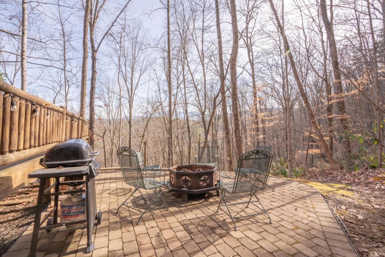 Moonshine Ridge Cabin With Hot Tub And Fire Pit Пиджен Фордж Екстериор снимка