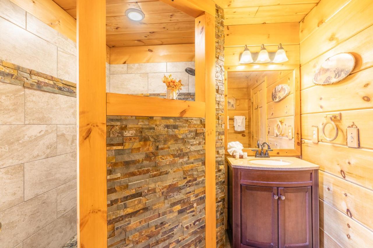 Moonshine Ridge Cabin With Hot Tub And Fire Pit Пиджен Фордж Екстериор снимка